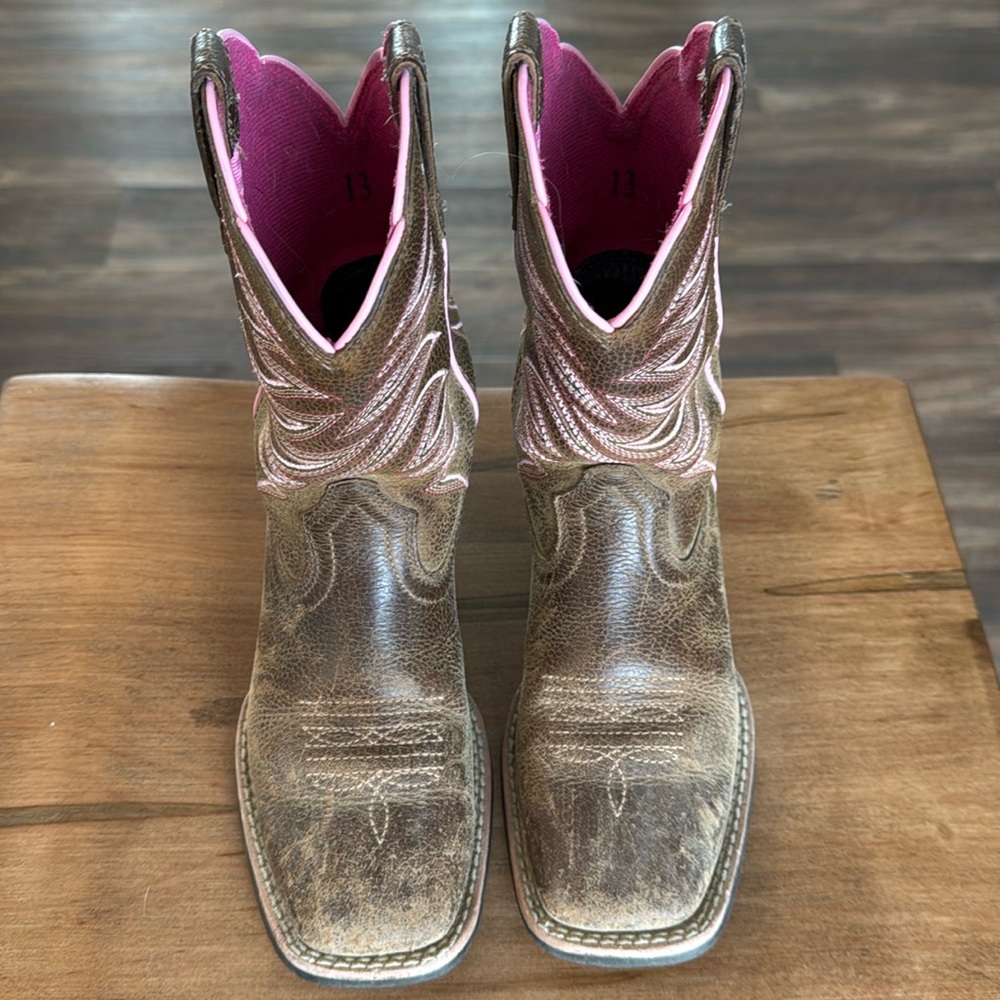 Girls Ariat cowboy boots